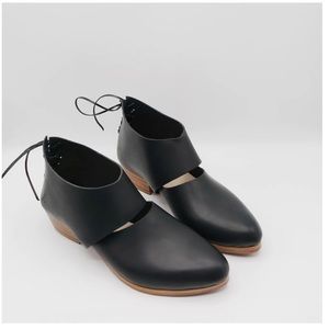 SEVILLA SMITH The Rakia Cutout Boot
